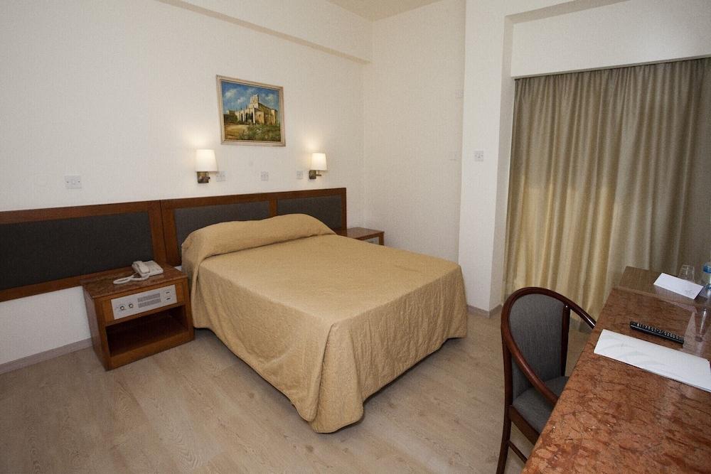 Pefkos City Hotel Limassol Ngoại thất bức ảnh